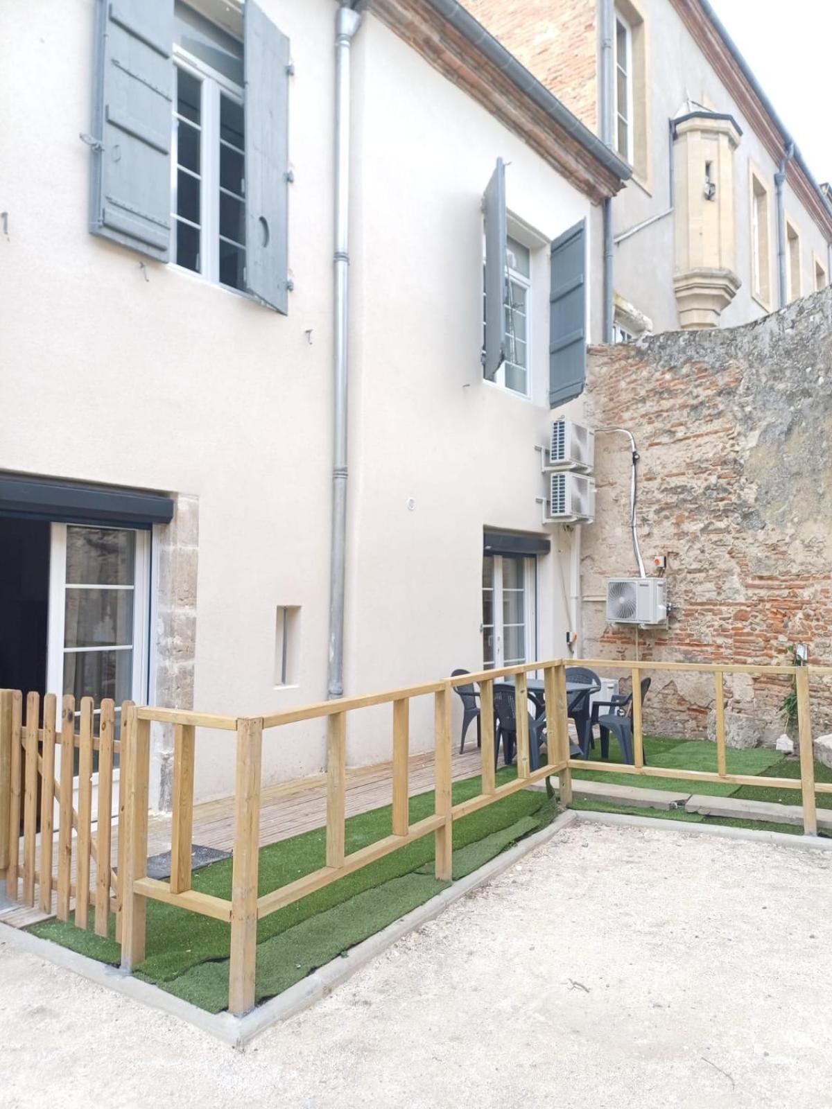 Appartement T2 Cosy Avec Sauna Prive & Cour En Plein Coeur De La *